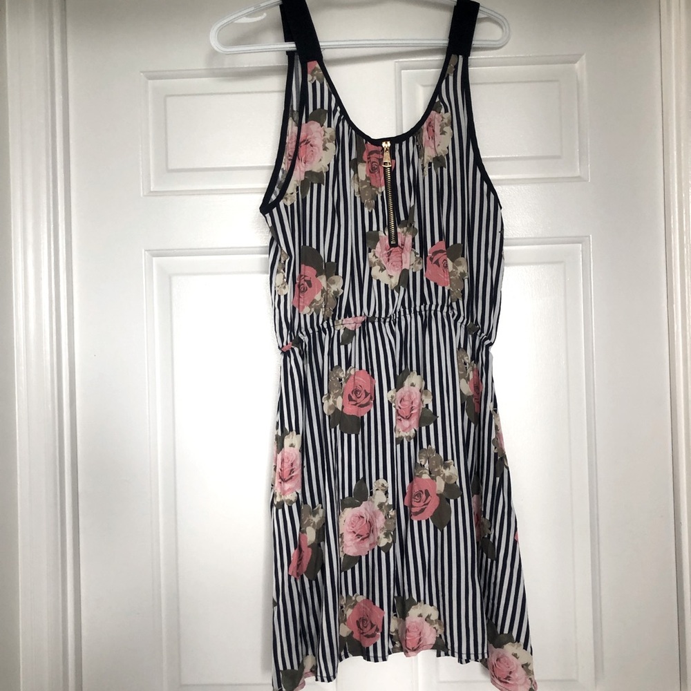 Summer short dress! Worn once. Very light fabric.